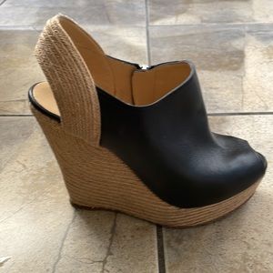 GUCCI ESPADRILLE OPEN TOE WEDGE SIZE 10 (40) fits size 9 feet